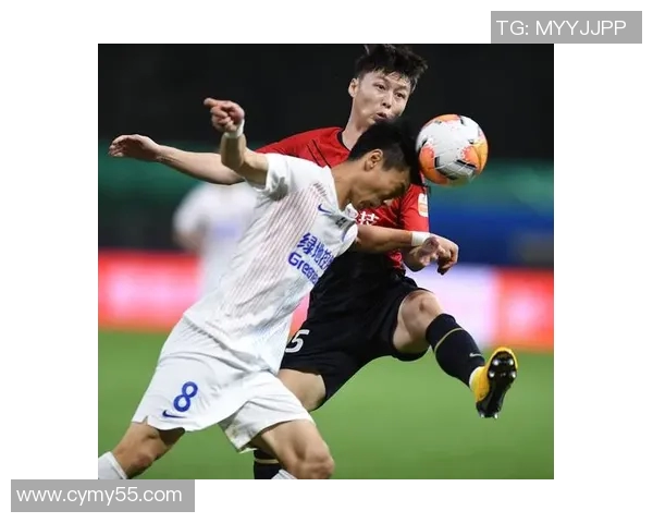 深圳足球队在邀请赛中的灵活性表现与战术创新分析